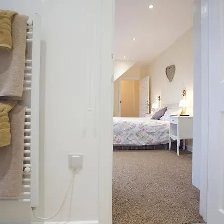 Trelaske Manor Bed and breakfast