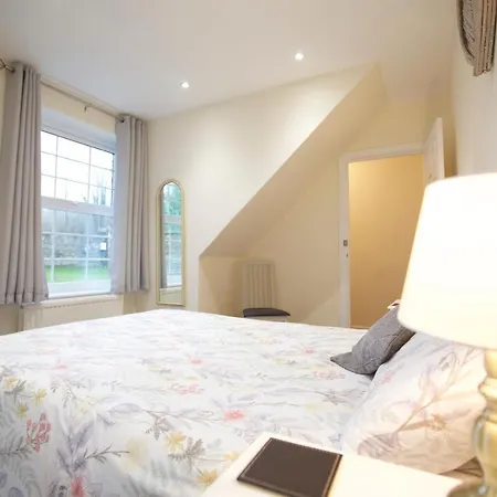 Trelaske Manor Bed and breakfast *